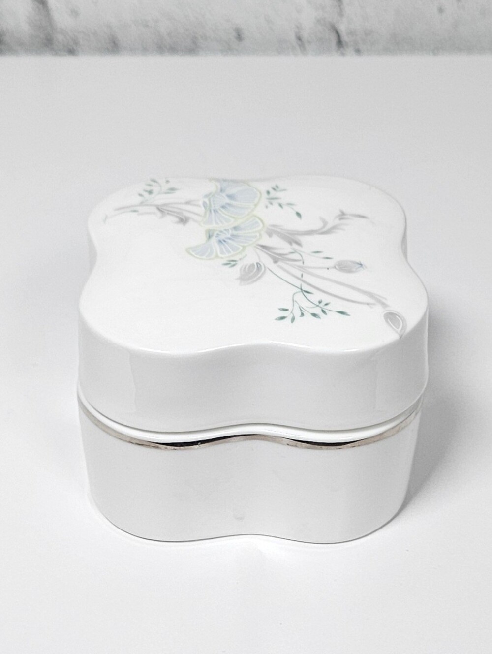 Vintage Porcelain Trinket Box White Floral Jewelry Keepsake Box with Lid